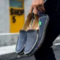 Men's navy blue breathable canvas loafers featuring a fashion label and slip-on design - EU 39 / Blue