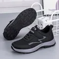 Zapatillas de caminar negras para mujer con malla, velcro y suelas antideslizantes - EU 39 / Negro