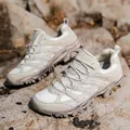 Beige en lichtgrijze outdoor wandelschoenen met dikke antislipzool en ademend gaaswerk - EU 36 / Grijs