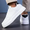 Witte minimalistische herensneakers met geperforeerde zijkanten en zwart hieldetail - EU 39 / Witzwart