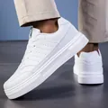 Witte platform sneakers voor heren van kunstleer met geperforeerde details opzij - EU 39 / Helemaal Wit