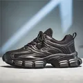 Klobige schwarze Dad-Sneaker mit atmungsaktivem Mesh und dicker rutschfester Plateausohle - Schwarz