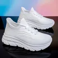 Sneakers in maglia bianca traspirante con suole morbide leggere per sport all'aperto - 35 / Scarpe Sportive Casual (602) / Bianco