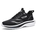 Herren Laufschuhe aus atmungsaktivem Mesh in Schwarz-Weiß mit leichter Weichsohle - EU 39 / Schwarz