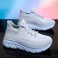 Graue atmungsaktive Strick-Wanderschuhe mit weißer Sohle und sportlichem Schnürverschluss - Grau