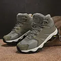 Olijfgroene outdoor wandelschoenen met ademend mesh en robuuste anti-slip rubberen zolen - 36 / Legergroen