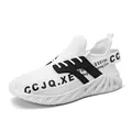 Witte ademende mesh hardloopsneakers met zwarte belettering en dikke rubberen zool - EU 39 / Wit
