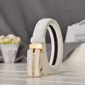 Elegante cintura in pelle bianca con fibbia automatica dorata e strass brillanti - Bianco / 105cm