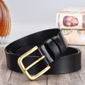Cintura da uomo classica in vera pelle nera con fibbia dorata quadrata e trama fine - 125cm / Fibbia ad Ardiglione in Rame-Nero