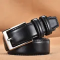 Cintura classica da uomo in pelle nera con fibbia argentata lucida e cuciture fini - 110cm / Nero