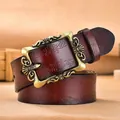 Ceinture vintage en cuir rouge foncé avec gaufrage floral et boucle fleurie en bronze - 105 / Boucle Dorée - Café