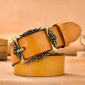 Ceinture en cuir jaune gingembre vintage avec gaufrage floral et boucle en bronze - 105 / Camel Avec Boucle Dorée