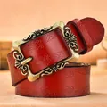 Ceinture vintage en cuir rouge foncé pour femme avec gaufrage floral et boucle dorée - 105 / Boucle Dorée - Rouge