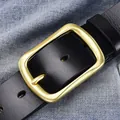 Cintura in vera pelle nera con fibbia ad ardiglione quadrata dorata opaca e spazzolata - 125cm / Fibbia ad Anello in Rame-Nero