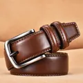 Cintura da uomo in pelle testa di moro con fibbia in metallo spazzolato e design classico - 105 / Cuoio