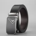 Men's automatic buckle belt in black pebbled leather with a brushed metal V-shaped buckle - Style A / 110cm