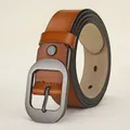 Klassischer brauner Ledergürtel für Damen mit Gunmetal-Dornschließe und versiegelten Kanten - 105cm / Camel