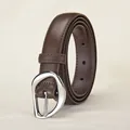 Cintura da donna in pelle marrone scuro con una moderna fibbia in metallo argento - 105cm / caffè