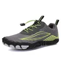 Donkergrijze outdoor waadschoenen met groene strepen en antislip rubberen zool - 35 / Grijs