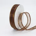 2,5 cm breites kaffeebraunes Organzaband mit Satinrand auf weißer Kunststoffspule - 2,5 CM Breit / Kaffeebraun