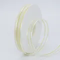 1,5cm Cremeweißes Chiffonband mit goldenem Metallrand auf einer weißen Rundspule - Beige Goldrand Stil