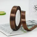 1,5 cm bruin satijnen lint met gouden rand voor DIY geschenkverpakkingen - koffiekleur