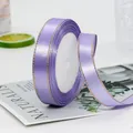 Cinta de raso morada con bordes metálicos dorados para envolver regalos y DIY - Violeta Claro