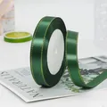 Cinta de satén verde oscuro con bordes dorados para envolver regalos y manualidades DIY - Verde Oscuro