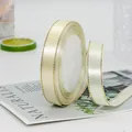 Rollo de cinta de raso crema con costura dorada para envolver regalos y bricolaje - Blanco Roto