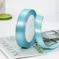 Cinta de raso azul claro con borde dorado para envolver regalos y decoración DIY - Azul cielo