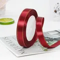 Cinta de satén rojo vino con bordes dorados en carrete para envoltorio de regalo - Burdeos