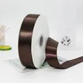 Ruban de satin marron foncé de 4 cm pour l'emballage de cadeaux et de bouquets - Café Foncé