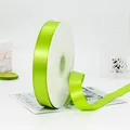 Polyester-Satinband in Grasgrün auf weißer Spule für Geschenkverpackungen - Armeegrün