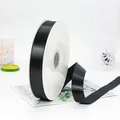 Rouleau de ruban de satin noir de 2,5 cm pour l'emballage de cadeaux et décoration - Noir
