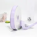 Rolle Lavendel Ripsband für Geschenkverpackungen auf weißem Hintergrund - 2.5cm / Hellviolett