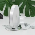 Rollo de cinta de raso de poliéster blanco brillante para regalos y artesanía - Ancho 2cm / Largo 91m / Blanco