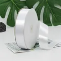 Cinta de raso blanco brillante en carrete para envolver regalos y decoración artesanal - Ancho 3cm / Largo 91m / Blanco