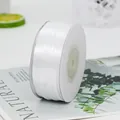 Cinta de raso blanca brillante en rollo para envolver regalos y manualidades textiles - Ancho 0.3cm / Largo 91m / Blanco