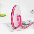 Rotolo di nastro in raso rosa con stampa Just For You per confezioni regalo - Stampa Just For You / Rosso rosa