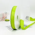 Hellgrünes 2,5 cm Ripsband auf weißer Spule für Geschenkverpackungen und Bastelarbeiten - 2.5cm / Fluoreszierendes Grün