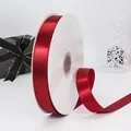 Rouleau de ruban satiné rouge foncé pour emballage cadeau et décorations - Bordeaux