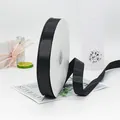 Schwarzes Ripsband 2,5 cm breit mit Rippstruktur für Geschenkverpackungen - 2.5cm / Schwarz