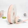 Hellrosa 2,5 cm Ripsband auf weißer Spule für elegante Geschenk- und Blumenverpackungen - 2.5cm / Fleischrosa