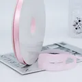 1cm lichtroze polyester satijnen lint op rol voor cadeauverpakking en decoraties - Standaard Lange Spoel / Roze