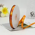 Nastro di raso arancione con stampa 'Just for you' per confezioni regalo e fiori - Stampa Just For You / Arancione