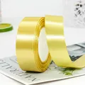 Rol licht goud satijnen lint voor geschenkverpakkingen en bruiloft decoraties - 21m Lengte / Lichtgoud