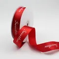 Rode satijnen lintrol met witte Sweetlove-print voor cadeauverpakkingen - Zoete Liefde / Rood
