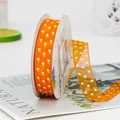 Oranges halbtransparentes Chiffonband mit weißen Punkten für Geschenkverpackungen - Feiner Stil / Gepunktetes Orange