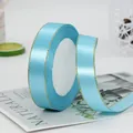 Nastro di raso celeste da 2cm con bordi dorati per confezioni regalo eleganti - Celeste