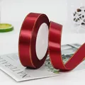 Nastro di raso rosso vino da 2cm con bordo dorato per confezioni regalo di lusso e nozze - Borgogna